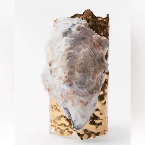 ZARA GOLD MAXI RESIN SEASHELL AND METAL BRACELET LIMITED EDITION NWT SOLD OUT 🔥 - Picture 2 of 9